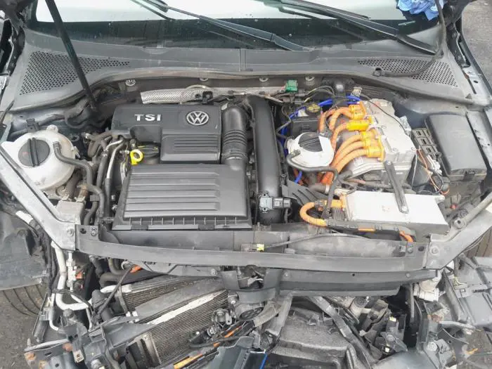 Motor Volkswagen Golf